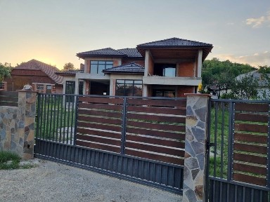 Casa de vânzare cu 30 arii teren Gardani la 28km de Baia Mare
