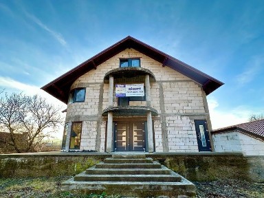 Casă semifinisată 3 etaje+mansarda, 18 ari - Maramureș, Rozavlea