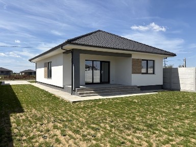 Casa noua cu PANOURI FOTOVOLTAICE, teren 553 mp, (utilitati complete)