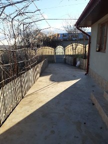 Vînd casa în Pechea
