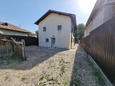 Casă P + Etaj comuna Lăcusteni