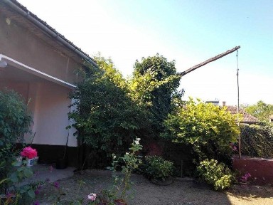 Vând casa cu grădină sat Buhani, jud Arad, 1080mp
