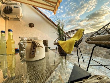 Vand apartament 3 camere Mamaia Nord cu scara interioara
