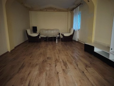 Imchiriez vila 5 camere,2 bai, bucatarie