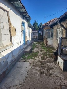 Vând/schimb teren intravilan 356 mp cu 3 corpuri de