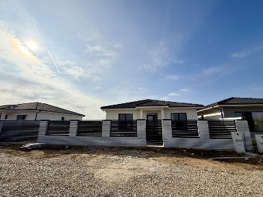Casă nouă Sântandrei - 3 dormitoare, 2 băi, teren 500 mp, gard inclus, toate utilitățile racordate