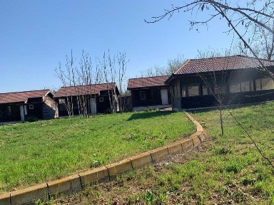 Case cu suprafata generoasa de teren in Delta Dunarii