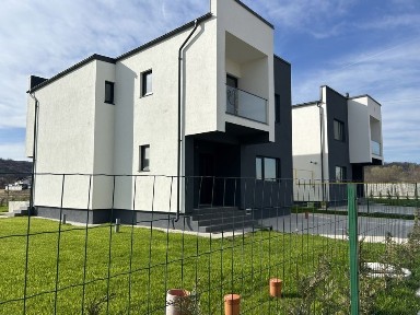 Case vanzare in cartier rezidential 10min de Pitesti 5min de Mioveni