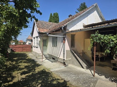 Casa de locuit in Petelea