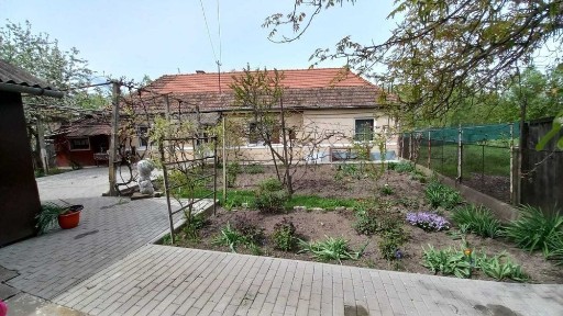 Casă spațioasă de vânzare în Reghin - teren 1101 mp, zonă excelentă.