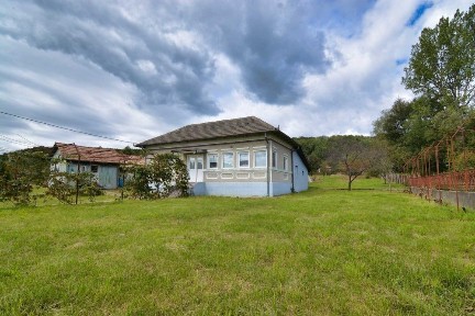 Casa cu teren 2403 m2 sat Tepsenari comuna Milcoiu Valcea