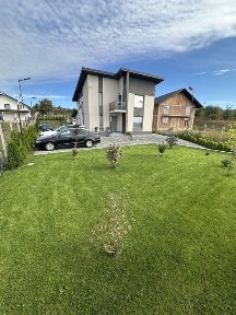 Vând casa 240mp teren 2200mp plus 2 garaje beci magazie…Falticeni.