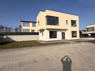 Casă de lux cu 6 ari suceava