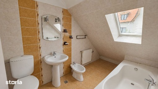 Cladire cu potential, teren 539mp, 12 camere, zona Gruia