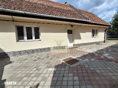 Casa individuala cu 5 camere si terasa inchisa