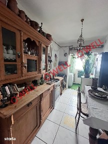 De vânzare apartament recompartimentat din 3 camere, în 2 camere!