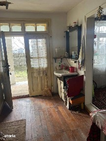 De vanzare casa batraneasca cu anexe, teren de 5000mp in Comuna Cordun