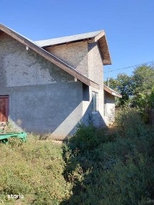 casa de vanzare la gri