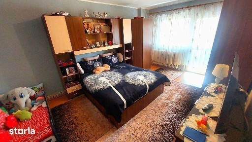 Apartament 4 camere decomandat Cetate 2 bai 90 mp cu balcon pivnita si