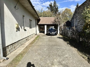 Casă și teren (zonă centrală ) pret NEGOCIABIL