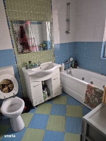 Apartament decomnadat cu 3 camere,2 bai,gradina si parcare,zona Eroil
