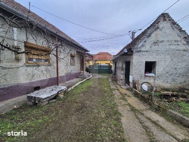 Teren 1651 mp cu casa si anexe - oportunitate investitie, zona Barab