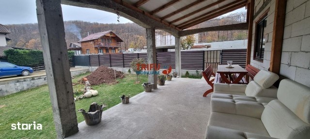 Casa de vanzare cu 4 camere P+1 in Com.Ighiu