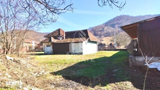 Casa potential turistic si comercial -zona Varfurile