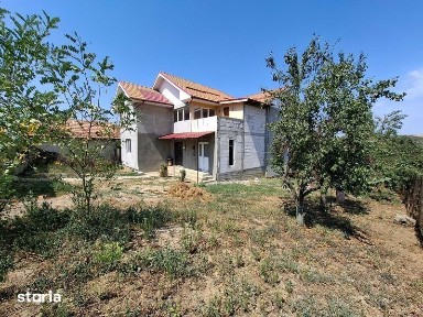 Vand casa langa Craiova (11 Km de centru), 300 m2 casa si 580 m2 teren