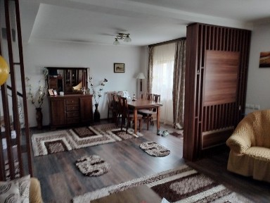 Proprietar Vând casă spațioasă în Lăpuș cu toate utilitățile