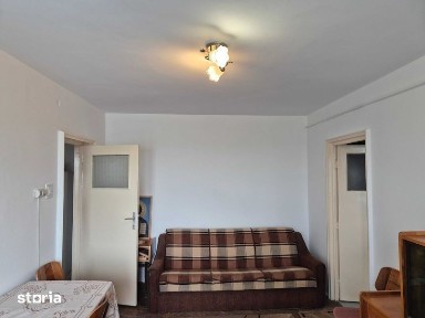 Apartament de vanzare, 2 camere, curat, vizavi de gara CFR.