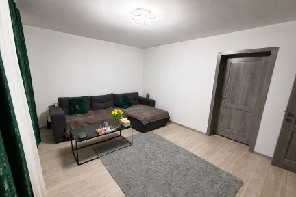 Apartament 3 camere parter, 60mp utili,75mp cu balcoane in Rovine