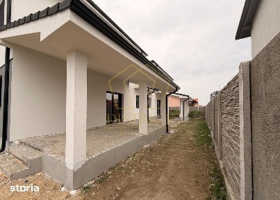 Duplex cu 5 camere, despărțit prin camera tehnica, la asfalt | Mosnita