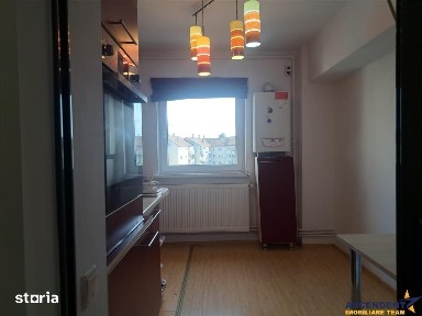 Apartament generos 3 camere de inchiriat, in zona apreciabila, Nicolae