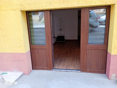 Vand birou, garaj, garsoniera in Cartierul Soarelui zona Oncea.