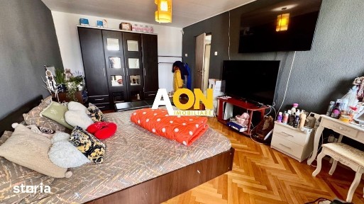 Apartament 3 camere decomandat de vânzare - zona Cetate