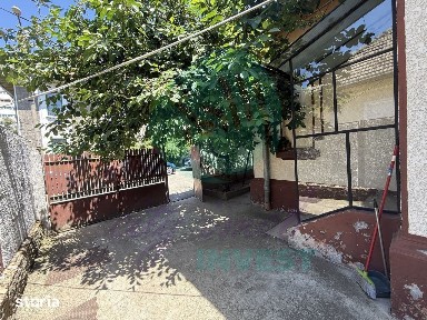 Casa pe parter, singura in curte, in Vatra Luminoasa
