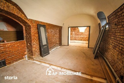 Spatiu 320 mp - 3 Euro / mp pentru restaurant, pub, jocuri societate
