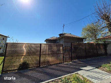 TECHIRGHIOL CENTRAL CASA CARAMIDA TEREN 215 MP. DISTANTA PANA LA LAC
