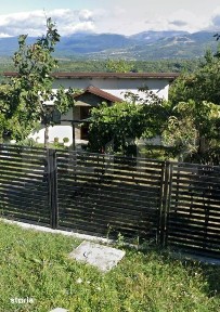 Casa de vanzare, 3 camere, 80 mp - zona linistita langa padure