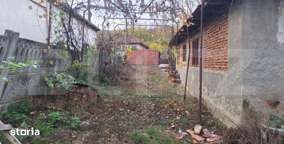 Casa batraneasca si 1320 mp teren, zona Barbatesti