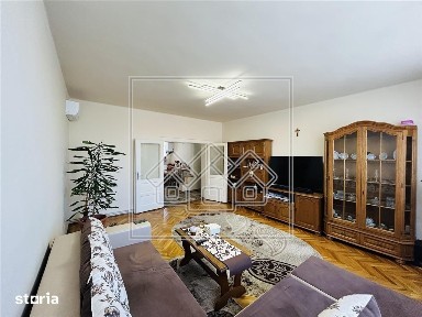 Casa individuala, cu 2 intrari separate, 235 mp utili + teren