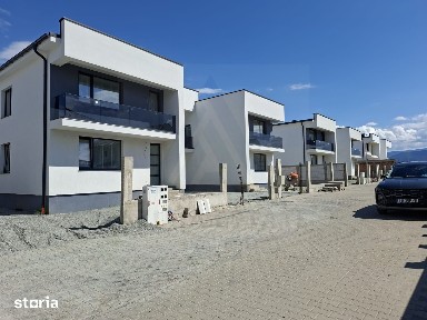 Casa moderna 3 camere 2 bai si curte 170 mp in zona Arhitectilor