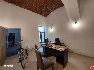 PRET REDUS! Apartament ultracentral, pentru locuit sau birou