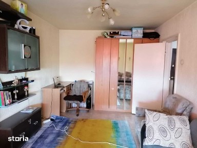 Apartament cu doua camere decomandat, zona Vlahuta