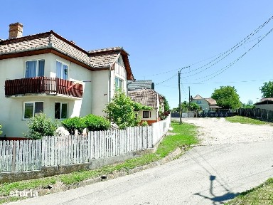 Casă spațioasă de vânzare - Strada Prefect Vasile Moldovan