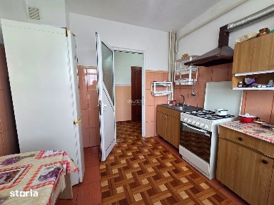 Apartament 3 camere-decomandat-etaj intermediar
