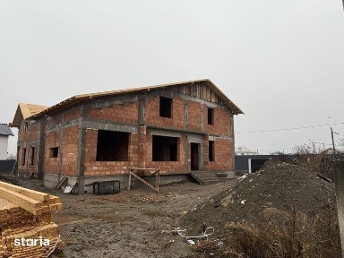Casa Golesti!3camere 2 bai Living Bucatarie mp160 Teren 400mp