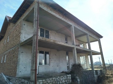 Casă de vânzare lângă Aiud județul Alba (736 mp suprafață construită desfășurată + 1967 mp curte)