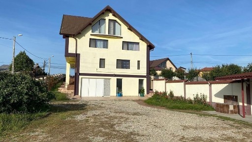 Vand si in rate casă 450 mp utili construiți Demisol, Parter + 2 eta